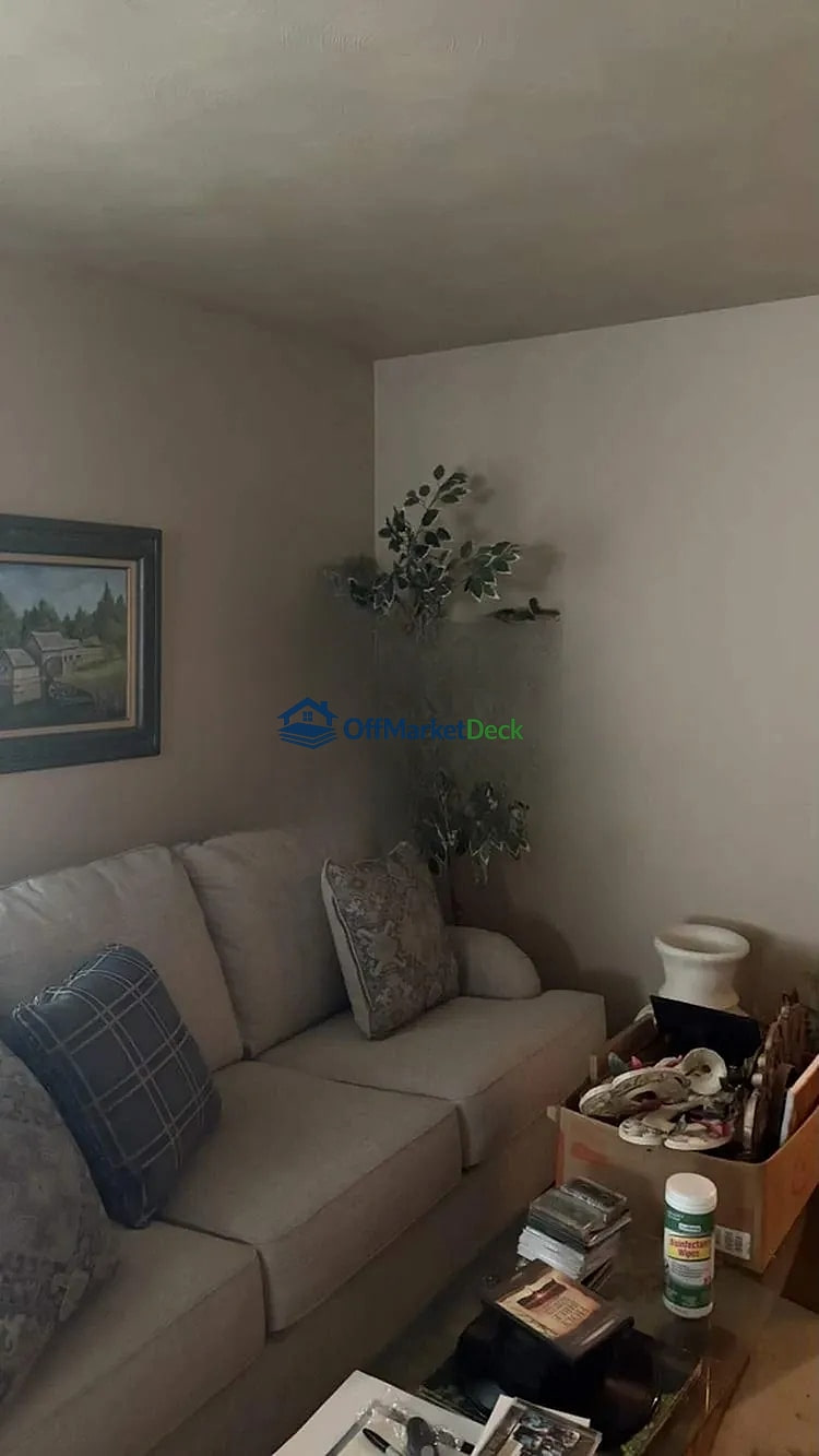 Off-market house in Dallas, Texas — 3 beds, 2 baths, $175,000 — photo 3 of 8