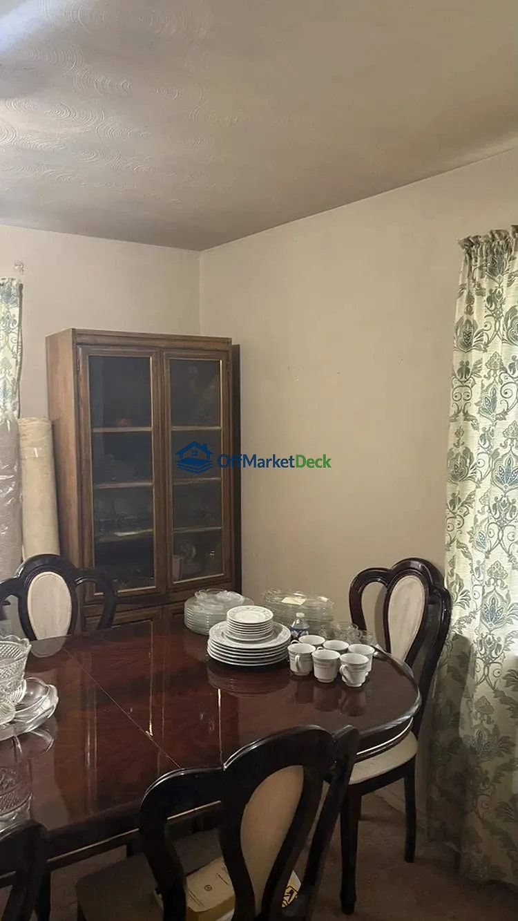 Off-market house in Dallas, Texas — 3 beds, 2 baths, $175,000 — photo 5 of 8