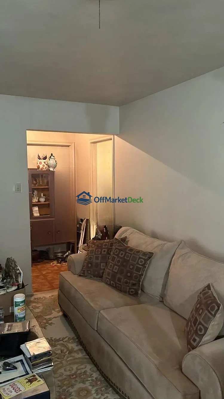 Off-market house in Dallas, Texas — 3 beds, 2 baths, $175,000 — photo 4 of 8