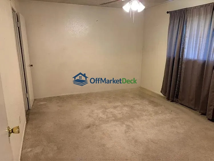 Off-market house in Spring, Texas — 2 beds, 2 baths, $105,000 — photo 3 of 8