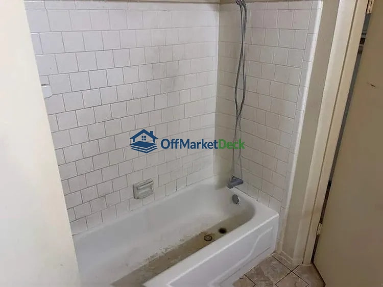 Off-market house in Spring, Texas — 2 beds, 2 baths, $105,000 — photo 7 of 8