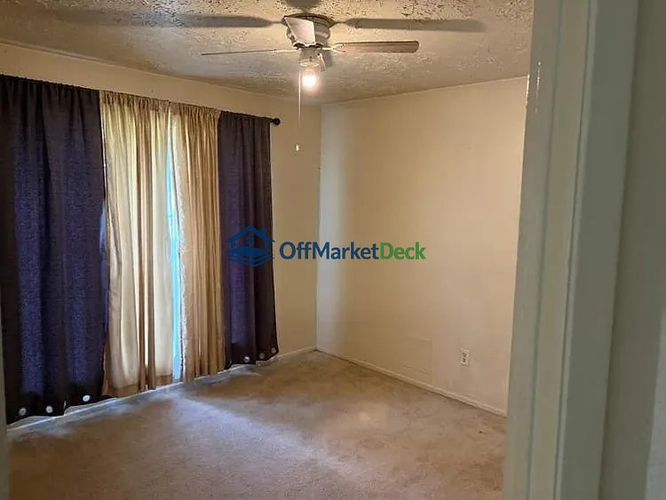 Off-market house in Spring, Texas — 2 beds, 2 baths, $105,000 — photo 8 of 8