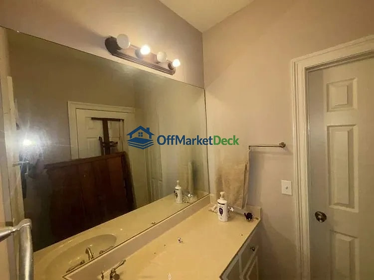 Off-market house in Brandon, Mississippi — 3 beds, 2.5 baths, $210,000 — photo 7 of 8