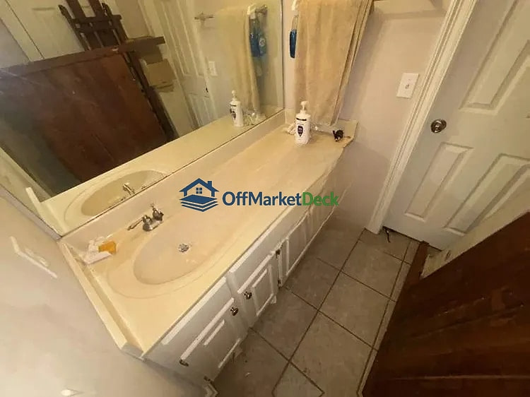 Off-market house in Brandon, Mississippi — 3 beds, 2.5 baths, $210,000 — photo 6 of 8