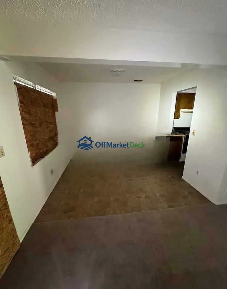 Off-market house in College Park, Georgia — 3 beds, 2.5 baths, $85,000 — photo 4 of 8