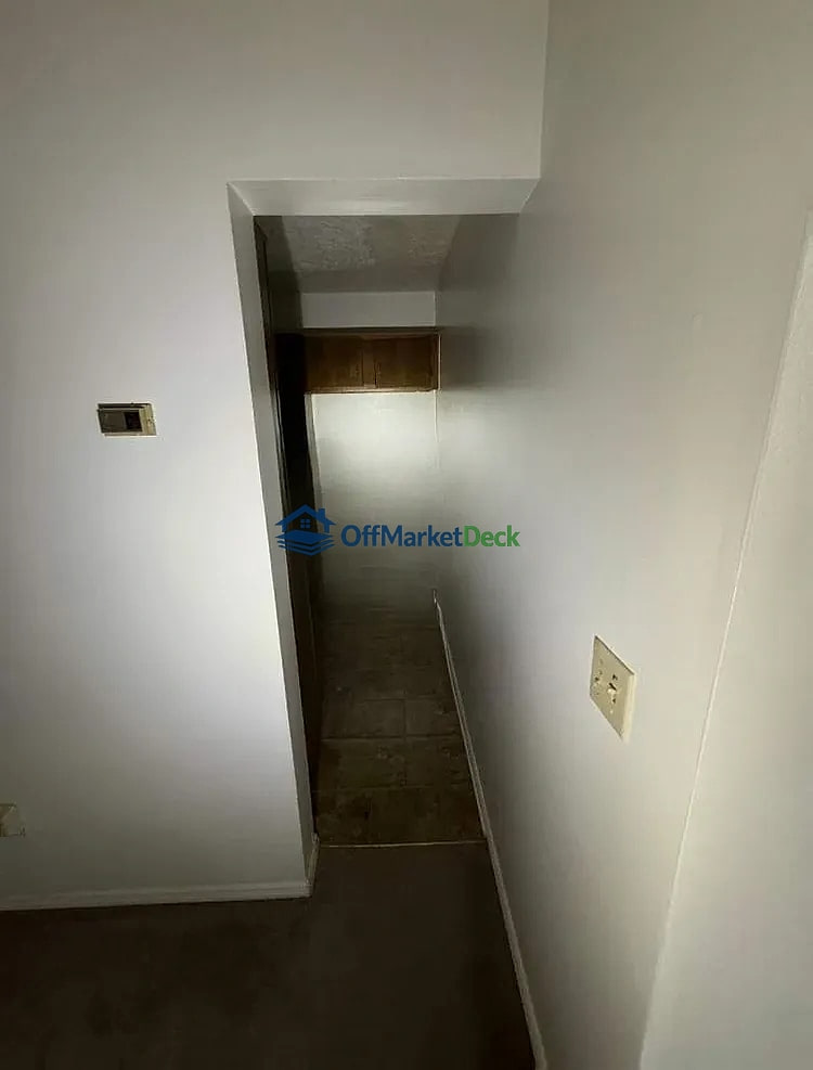 Off-market house in College Park, Georgia — 3 beds, 2.5 baths, $85,000 — photo 3 of 8