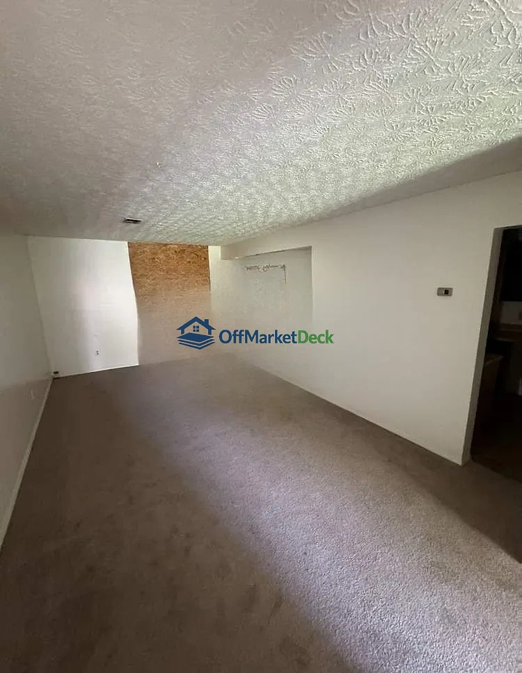 Off-market house in College Park, Georgia — 3 beds, 2.5 baths, $85,000 — photo 2 of 8