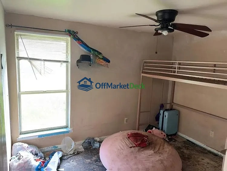 Off-market house in Houston, Texas — 3 beds, 1.5 baths, $145,000 — photo 7 of 8