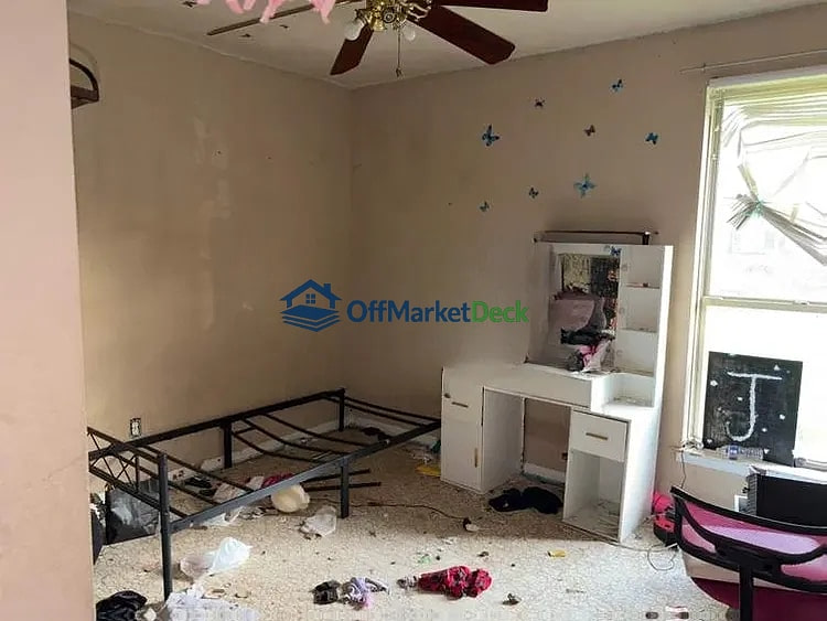 Off-market house in Houston, Texas — 3 beds, 1.5 baths, $145,000 — photo 6 of 8
