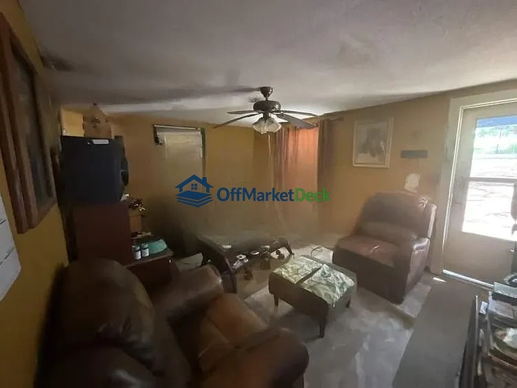 Off-market house in Tuscaloosa, Alabama — 3 beds, 1 bath, $45,000 — photo 4 of 8