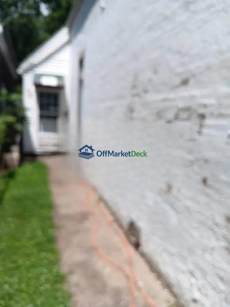 Off-market house in Evansville, Indiana — 3 beds, 1 bath, $51,600 — photo 3 of 8