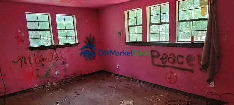 Off-market house in Wills Point, Texas — 2 beds, 1.5 baths, $53,000 — photo 5 of 8