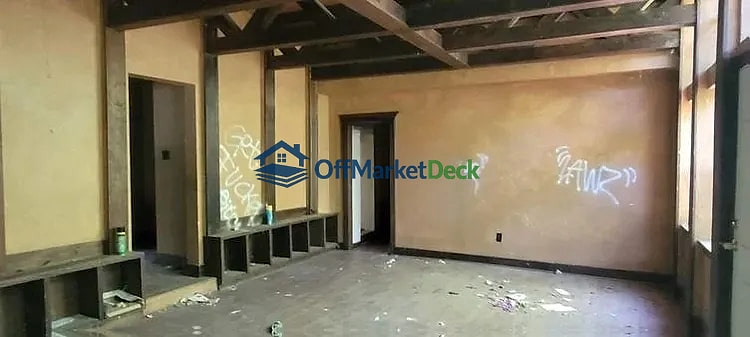 Off-market house in Wills Point, Texas — 2 beds, 1.5 baths, $53,000 — photo 3 of 8