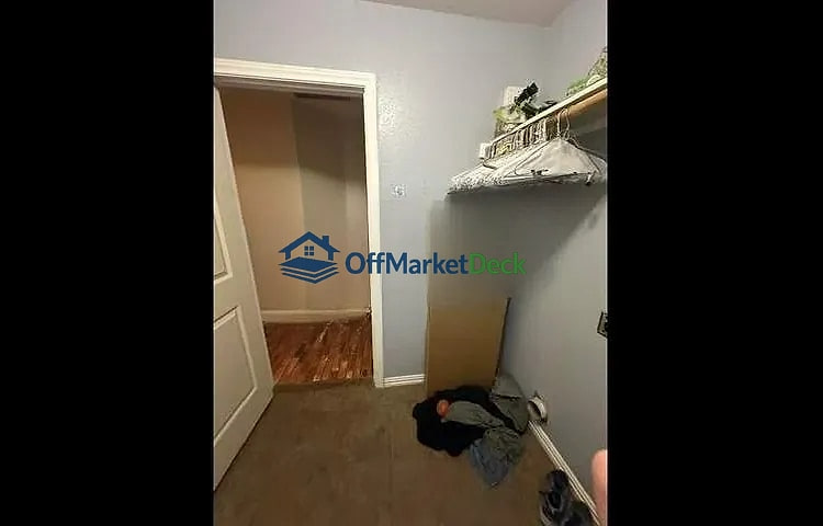 Off-market house in Terrell, Texas — 4 beds, 2 baths, $225,000 — photo 4 of 8