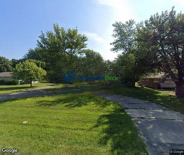 Off-market house in Shelbyville, Indiana — 3 beds, 1 bath, $152,900 — photo 2 of 3