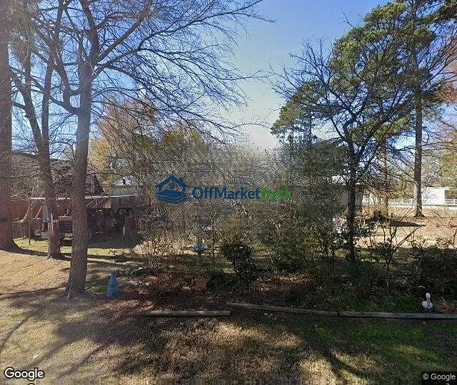 Off-market house in Willis, Texas — 2 beds, 2 baths, $79,000 — photo 2 of 3