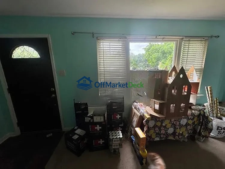 Off-market house in O'Fallon, Missouri — 3 beds, 1 bath, $180,000 — photo 6 of 8