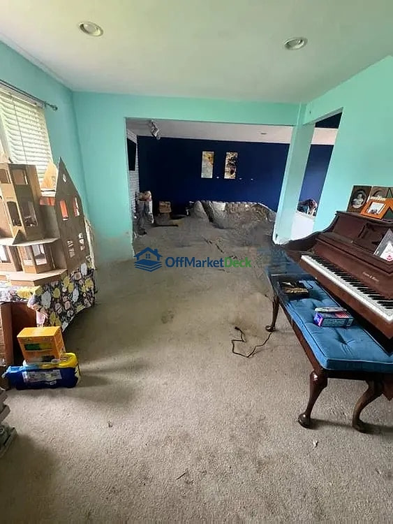 Off-market house in O'Fallon, Missouri — 3 beds, 1 bath, $180,000 — photo 4 of 8