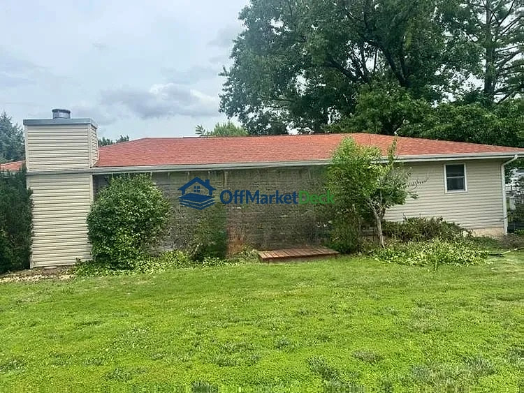 Off-market house in O'Fallon, Missouri — 3 beds, 1 bath, $180,000 — photo 2 of 8