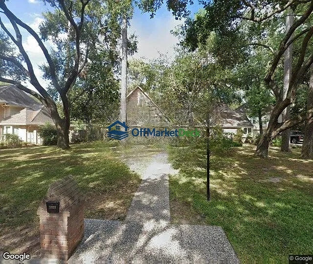 Off-market house in Houston, Texas — 5 beds, 5 baths, $389,000 — photo 2 of 3