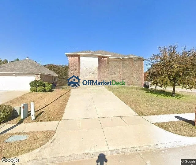 Off-market house in Denton, Texas — 6 beds, 3.5 baths, $355,500 — photo 3 of 3