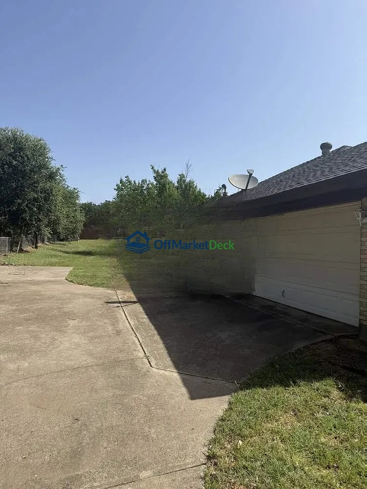 Off-market house in Colleyville, Texas — 4 beds, 2 baths, $536,000 — photo 3 of 8