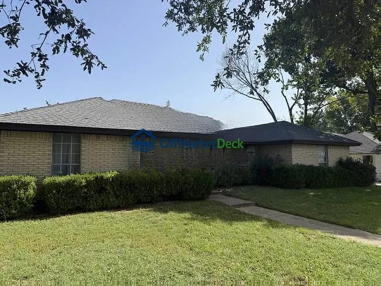 Off-market house in Colleyville, Texas — 4 beds, 2 baths, $536,000 — photo 2 of 8