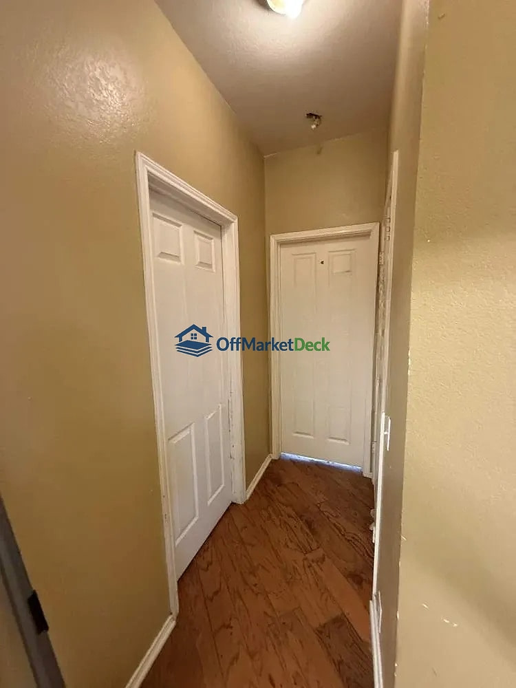 Off-market house in Rockwall, Texas — 3 beds, 2 baths, $239,000 — photo 4 of 8