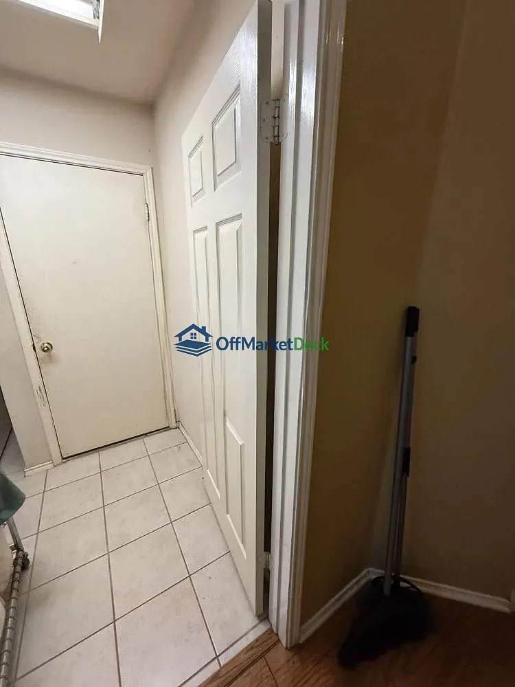 Off-market house in Rockwall, Texas — 3 beds, 2 baths, $239,000 — photo 5 of 8