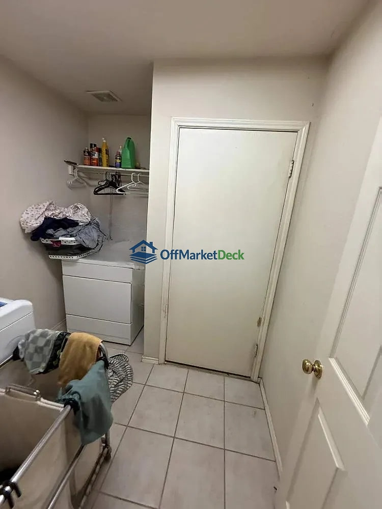 Off-market house in Rockwall, Texas — 3 beds, 2 baths, $239,000 — photo 6 of 8