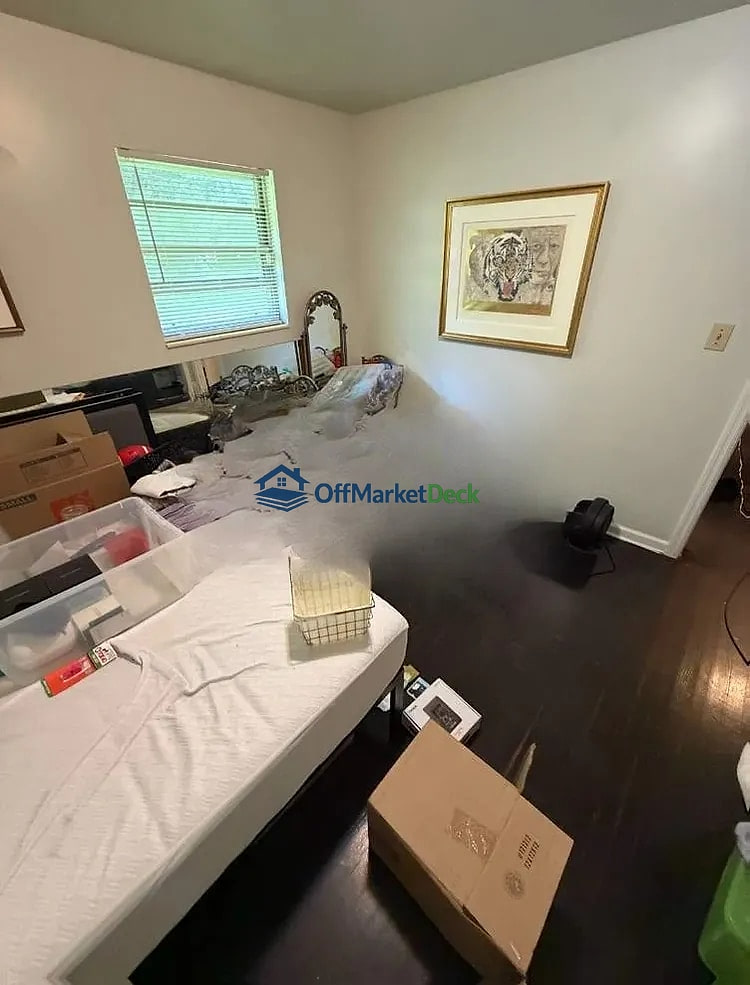 Off-market house in Powder Springs, Georgia — 3 beds, 1.5 baths, $225,000 — photo 7 of 8