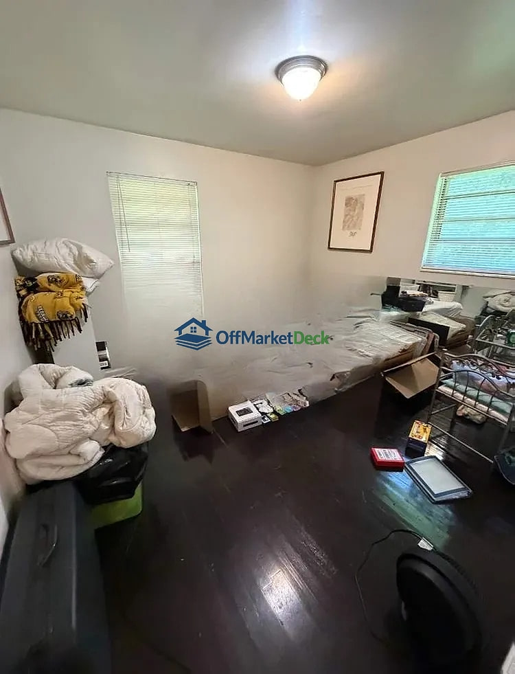Off-market house in Powder Springs, Georgia — 3 beds, 1.5 baths, $225,000 — photo 5 of 8