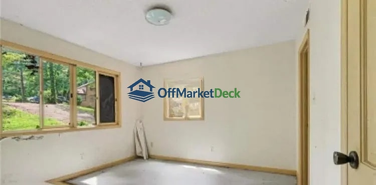Off-market house in Stone Mountain, Georgia — 4 beds, 3 baths, $207,000 — photo 7 of 8