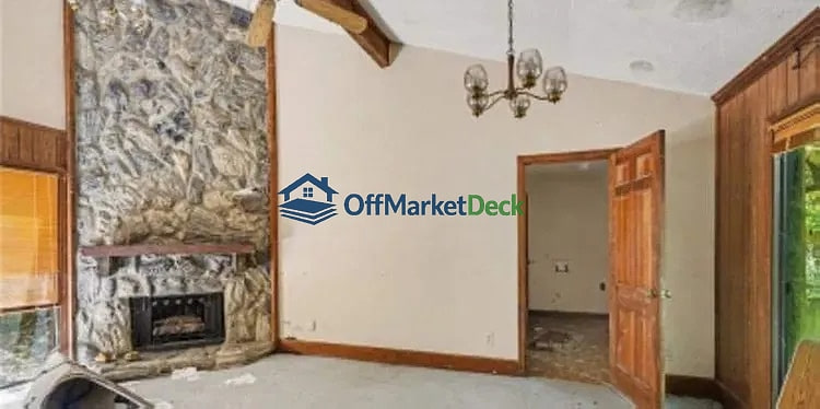 Off-market house in Stone Mountain, Georgia — 4 beds, 3 baths, $207,000 — photo 5 of 8