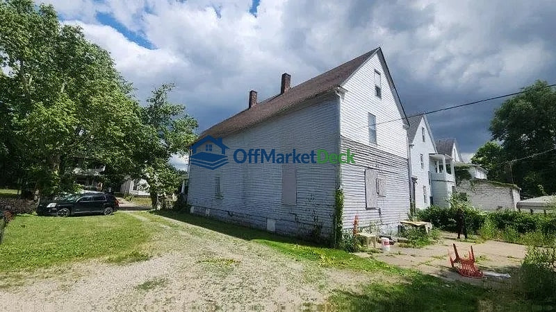 Off-market multi family in Cleveland, Ohio — 5 beds, 4 baths, $59,000 — photo 3 of 8