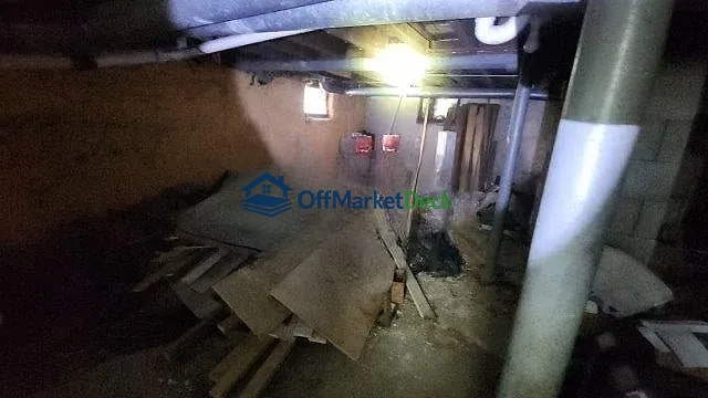 Off-market house in East Cleveland, Ohio — 5 beds, 2 baths, $65,000 — photo 4 of 8