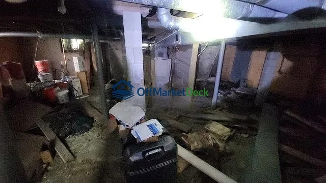 Off-market house in East Cleveland, Ohio — 5 beds, 2 baths, $65,000 — photo 3 of 8