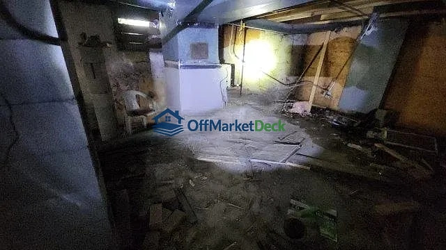 Off-market house in East Cleveland, Ohio — 5 beds, 2 baths, $65,000 — photo 7 of 8