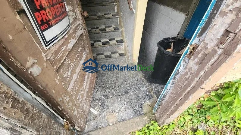 Off-market multi family in East Cleveland, Ohio — 4 beds, 2 baths, $20,000 — photo 5 of 8