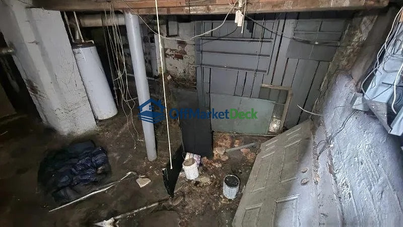 Off-market multi family in East Cleveland, Ohio — 4 beds, 2 baths, $20,000 — photo 7 of 8