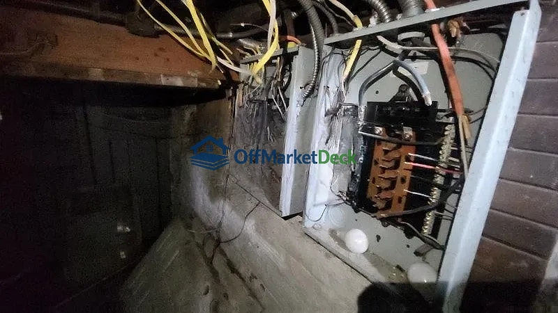Off-market multi family in East Cleveland, Ohio — 4 beds, 2 baths, $20,000 — photo 8 of 8