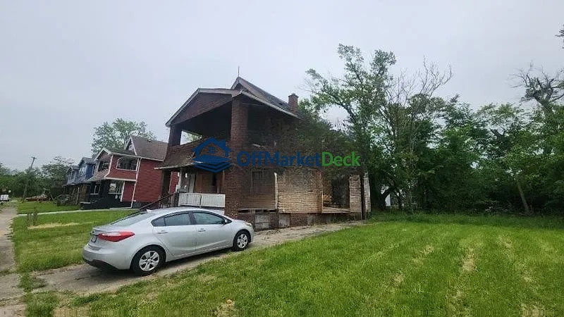 Off-market multi family in East Cleveland, Ohio — 4 beds, 2 baths, $20,000 — photo 2 of 8