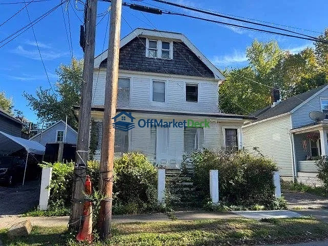 Off-market multi family in Cleveland, Ohio — 6 beds, 3 baths, $25,000 - Blurred background Image