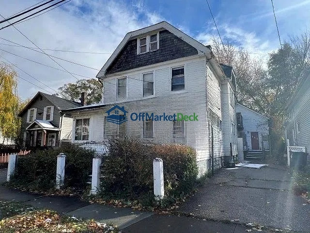 Off-market multi family in Cleveland, Ohio — 6 beds, 3 baths, $25,000 — photo 4 of 8