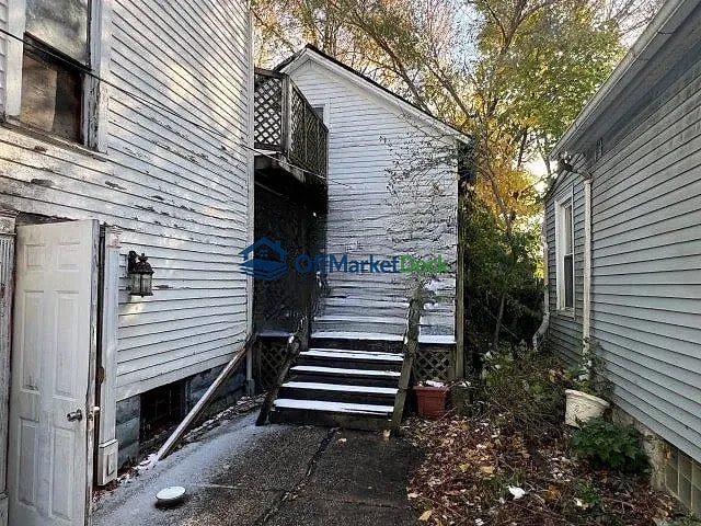 Off-market multi family in Cleveland, Ohio — 6 beds, 3 baths, $25,000 — photo 5 of 8