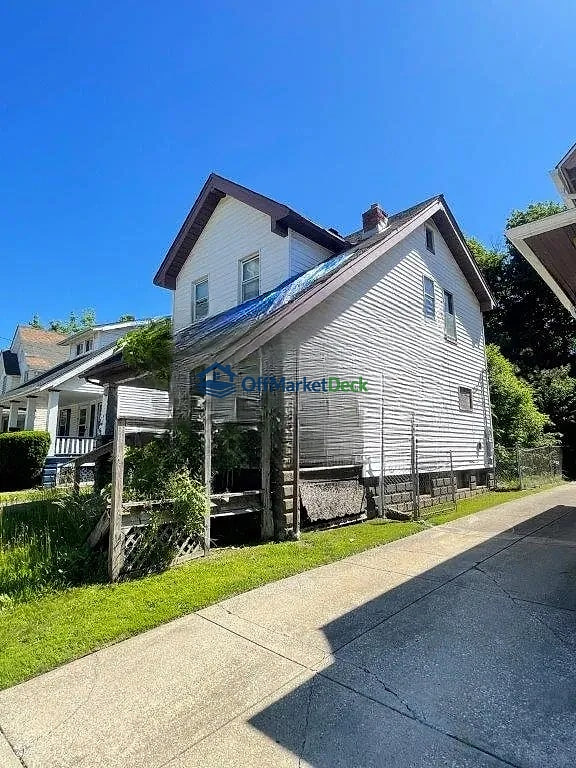 Off-market house in Cleveland, Ohio — 3 beds, 1 bath, $35,000 — photo 2 of 8