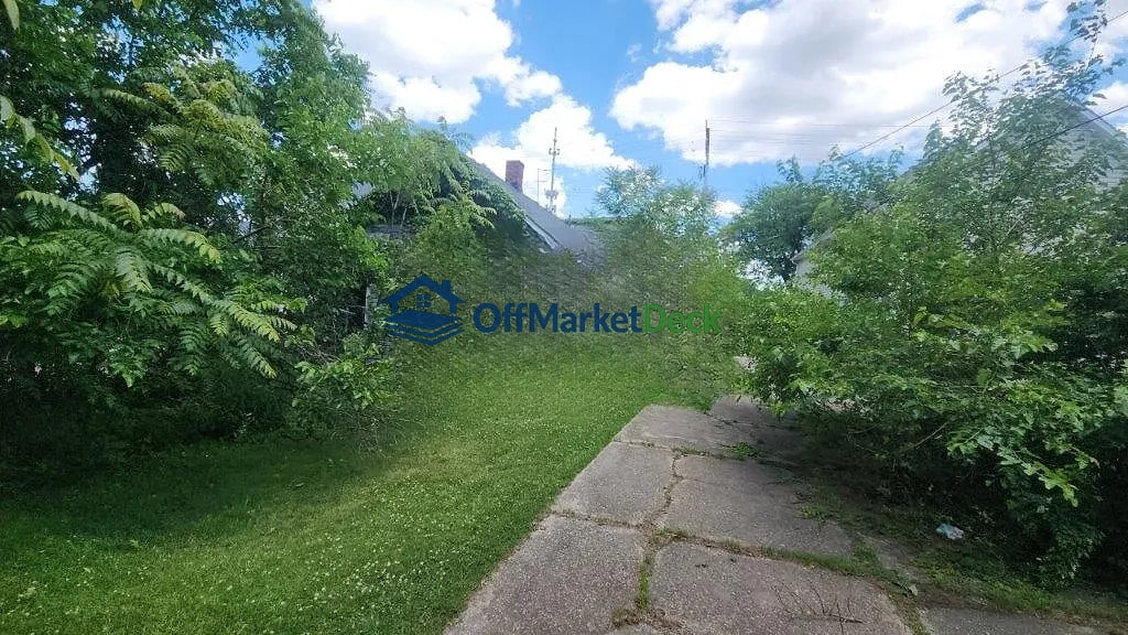 Off-market multi family in Cleveland, Ohio — 6 beds, 3 baths, $260,000 — photo 7 of 8