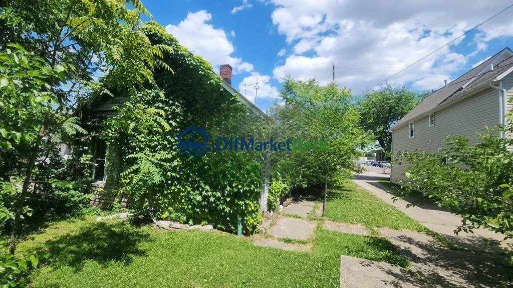Off-market multi family in Cleveland, Ohio — 6 beds, 3 baths, $260,000 — photo 8 of 8
