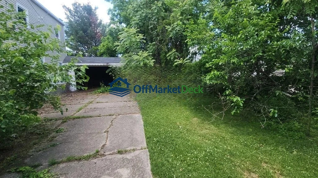 Off-market multi family in Cleveland, Ohio — 6 beds, 3 baths, $260,000 — photo 4 of 8