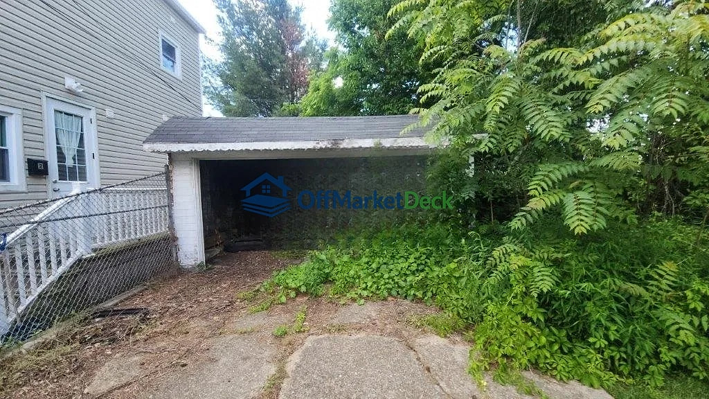 Off-market multi family in Cleveland, Ohio — 6 beds, 3 baths, $260,000 — photo 5 of 8